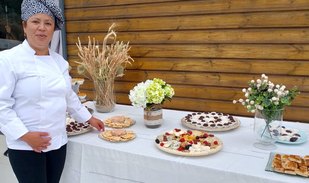 Magda Araujo, chef en Pimienta Negra Gastrobar, restaurante de comida casera, atiende sus eventos con servicio de catering en las provincias de Cáceres y Badajoz